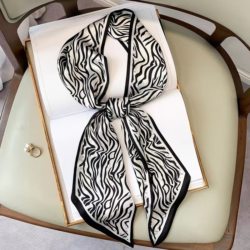 Luxury Bags Trending - Lüks Zebra Baskı Ipek Kare Eşarp