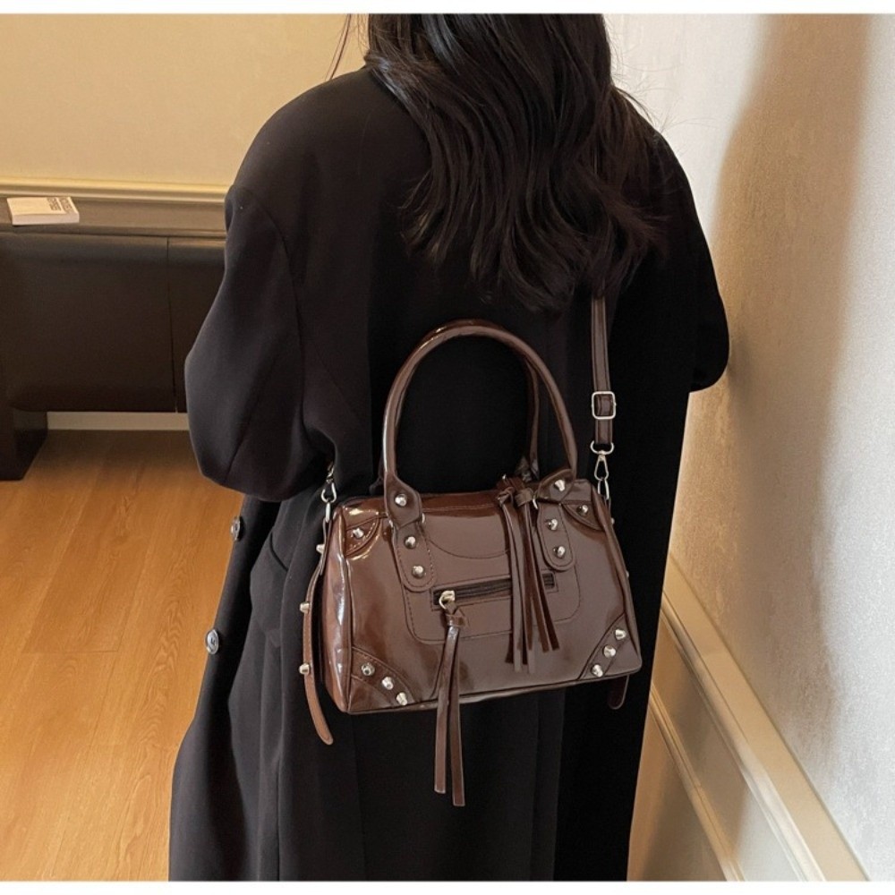 Top Handle Patent Bag - Moda Perçinli Yastık Çanta Patent Deri