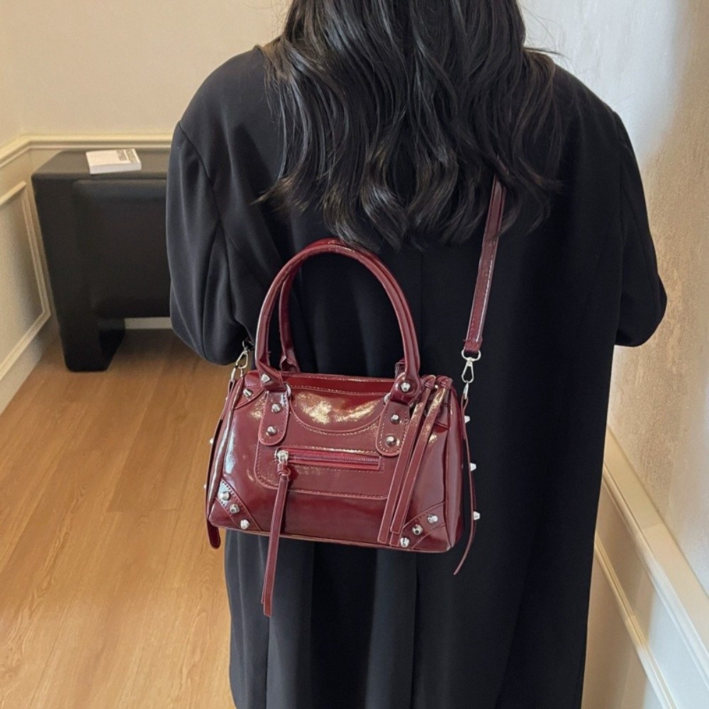 Top Handle Patent Bag - Moda Perçinli Yastık Çanta Patent Deri