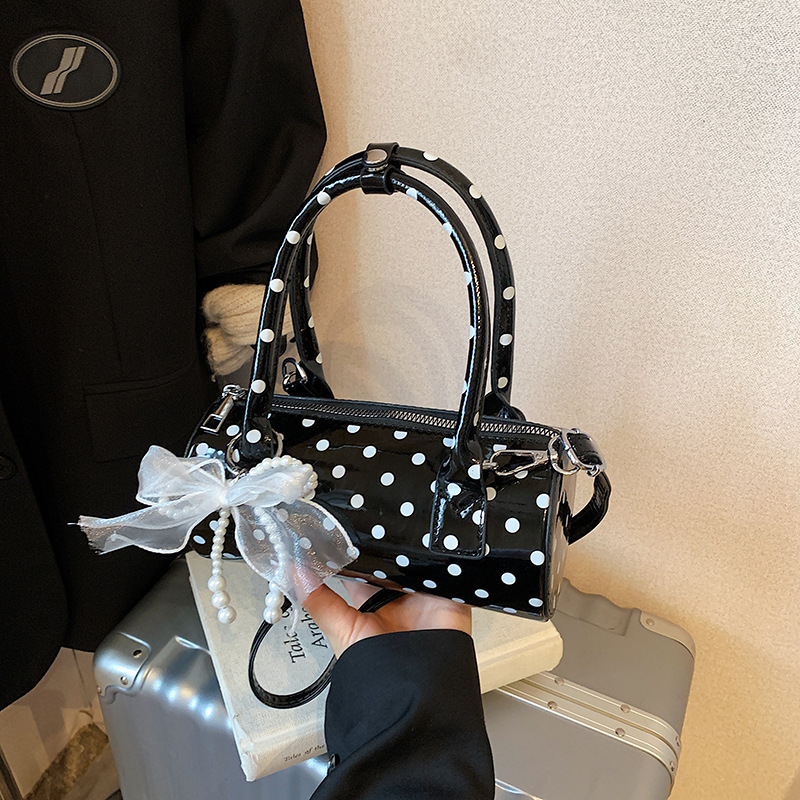 Kadınlar için Sevimli Puantiye - Top Handle Patent Bag incelemesi ve fiyatı
